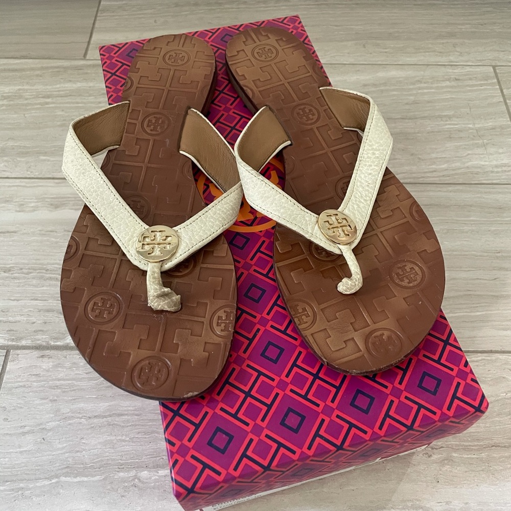 Tory Burch Thora in Bleach/Gold, size 8